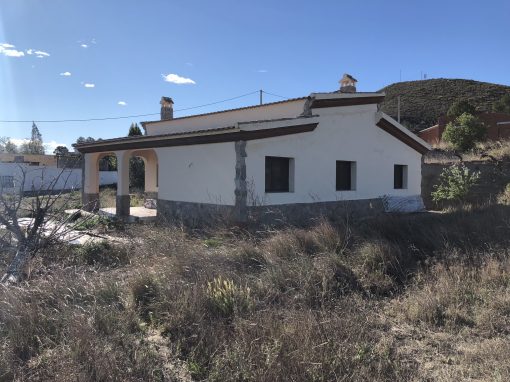 VILLA EN CANTORIA.  3/2    125.000€